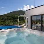 Villa Elegance *