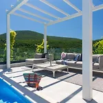 Elegance Villa *