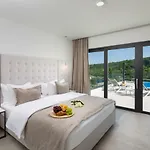 Elegance * Sinj