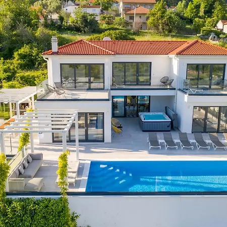 Villa Elegance